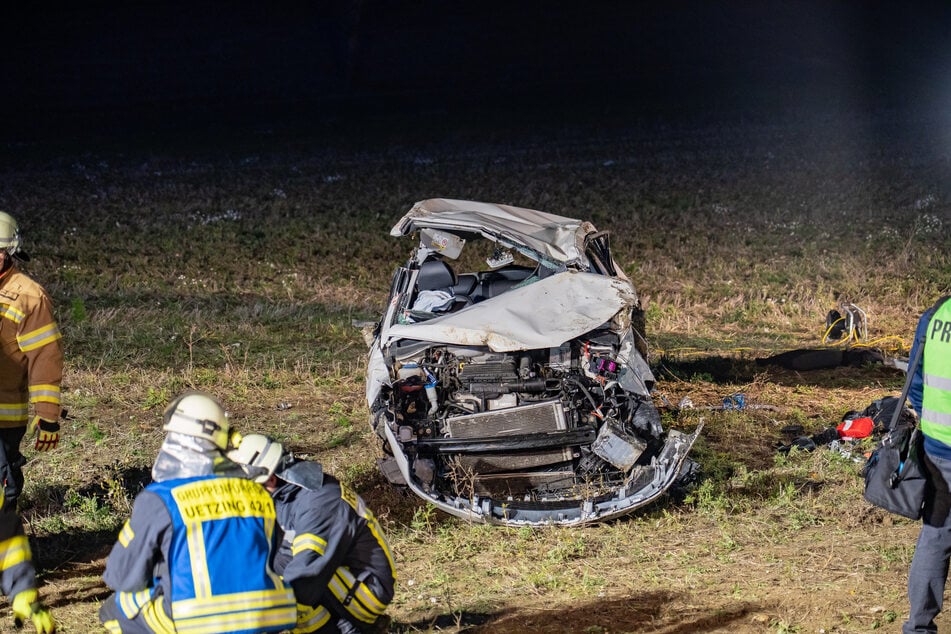 Vier junge Menschen wurden verletzt.