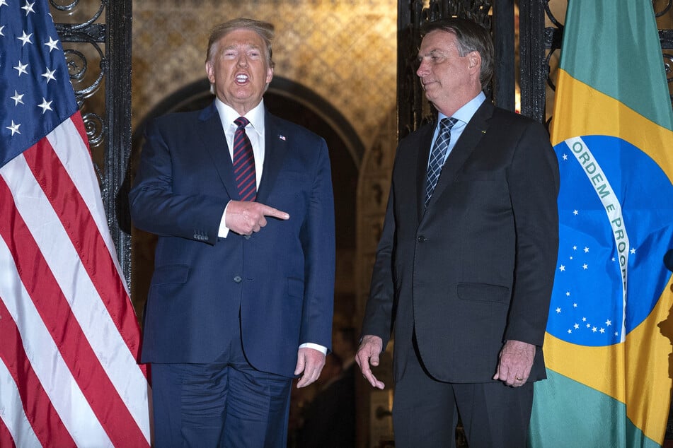 US President Donald Trump (l.) speaks with then Brazilian President Jair Bolsonaro during a dinner at Mar-a-Lago in Palm Beach, Florida, on March 7, 2020.