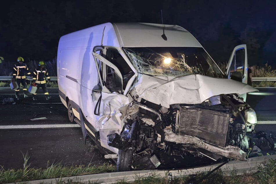 Sieht übel aus, doch glücklicherweise wurde der Transporter-Fahrer nur leicht verletzt.