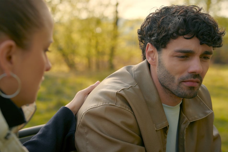 Lucie tröstet Nick.