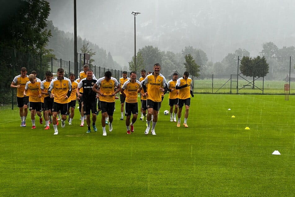 Auch bei strömendem Regen wird das Trainingsprogramm wie geplant durchgezogen.