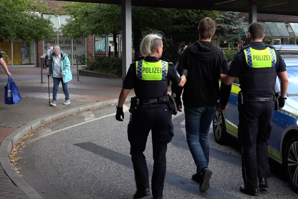 Einer der Männer zückte während der Auseinandersetzung ein Buttermesser.
