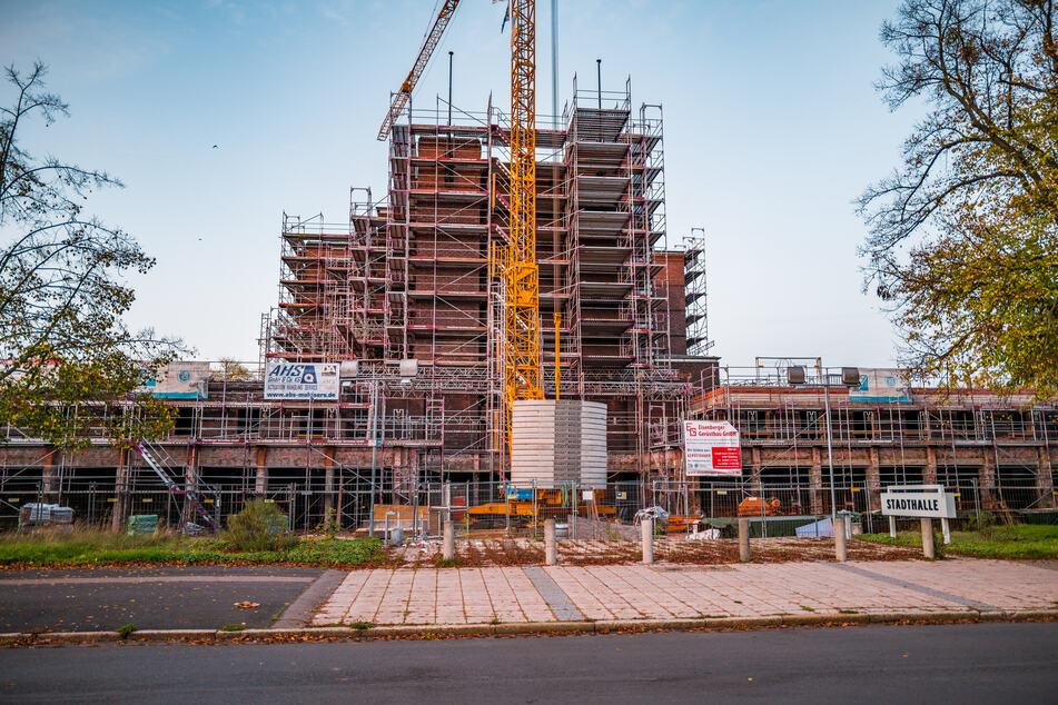 Die Stadthallen-Sanierung wird wohl doch einige Millionen mehr kosten als zunächst angenommen.