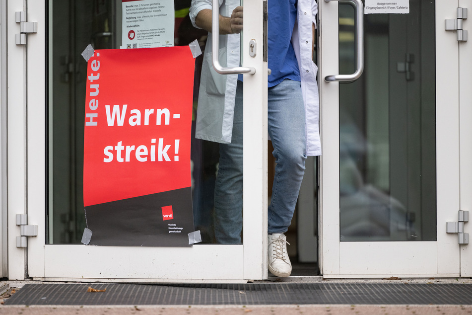 An zwei Tagen haben hunderte Beschäftigte an Unikliniken ihre Arbeit niedergelegt.