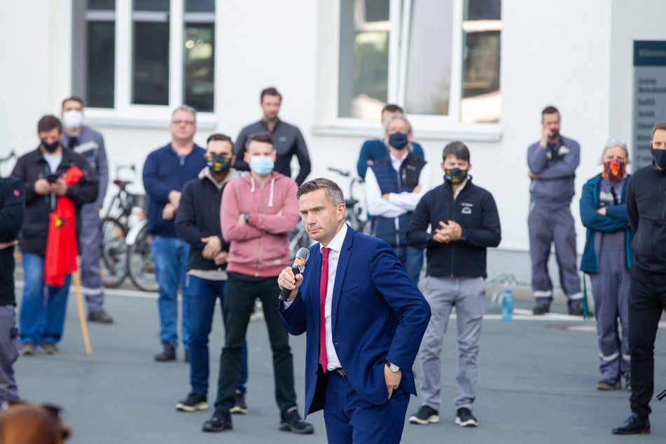 Voriges Jahr hatte sich Wirtschaftsminister Martin Dulig (46, SPD) beim MAN-Vorstand in München für einen Erhalt des einzigen ostdeutschen MAN-Werkes eingesetzt.