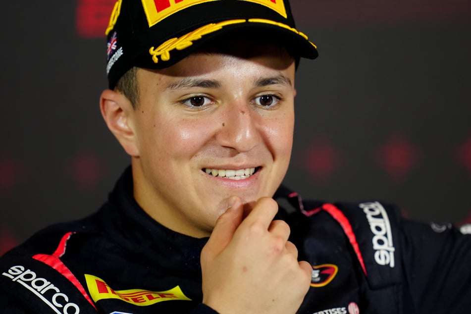 Isack Hadjar (20) aus Frankreich wird die Formel-1-Startaufstellung 2025 vervollständigen.