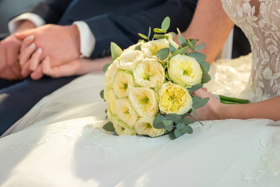 Kaum verheiratet, schon Eltern: Hochzeitsfeier endet im Kreißsaal