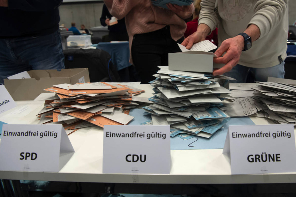 Auch nach dem amtlichen Ergebnis der Berliner Wiederholungswahl liegt die SPD hauchdünn vor den Grünen. Der Wahlsieg der CDU war schon lange vorher klar.