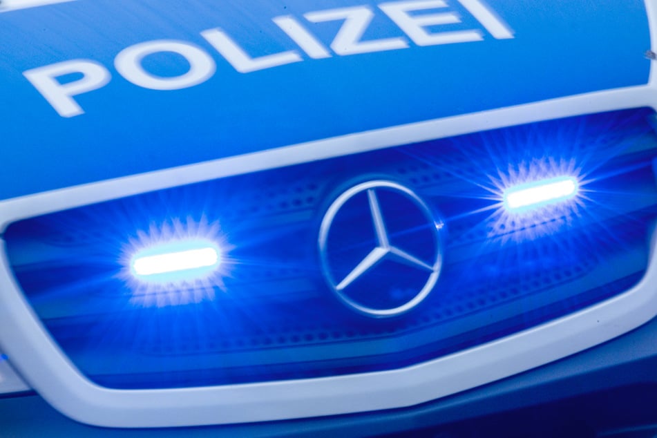 Die Polizei musste die Unfallstelle am Dienstag für mehrere Stunden absperren. (Symbolbild)