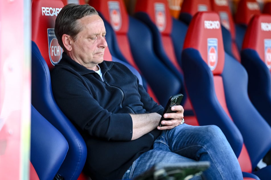 Die Trainersuche hat für Manager Horst Heldt (56) offenbar ein Ende.