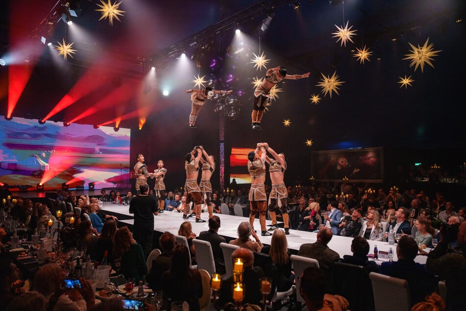 Akrobatik, Kulinarik und Humor: Das erwartet Euch bei "Moments 4"