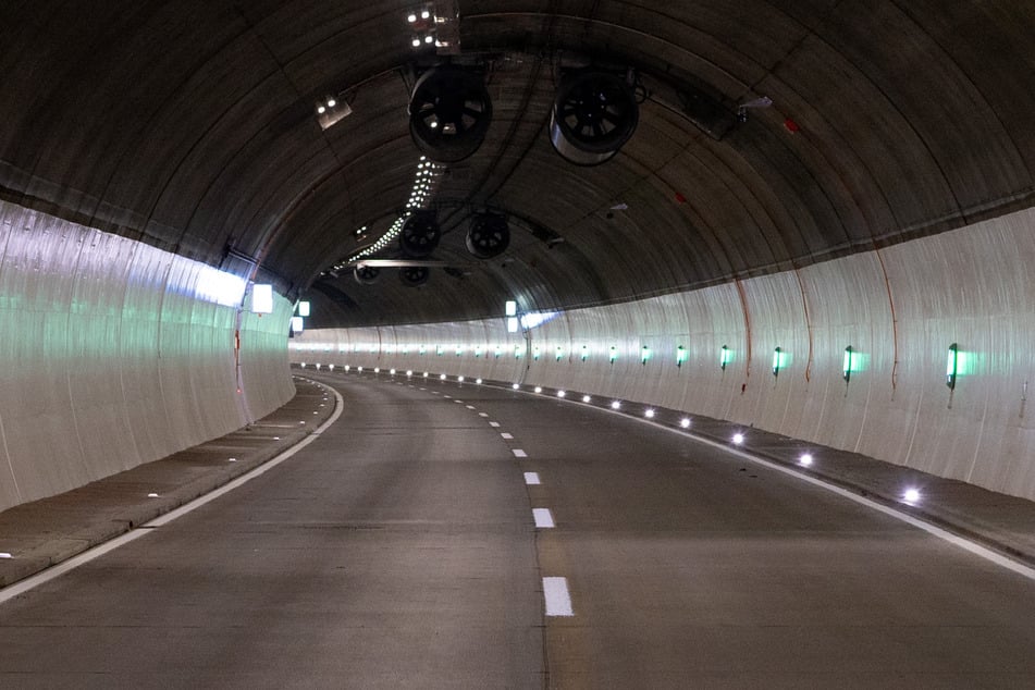 Sanierung im Tunnel Königshainer Berge beendet: Warum ist noch immer eine Röhre dicht?