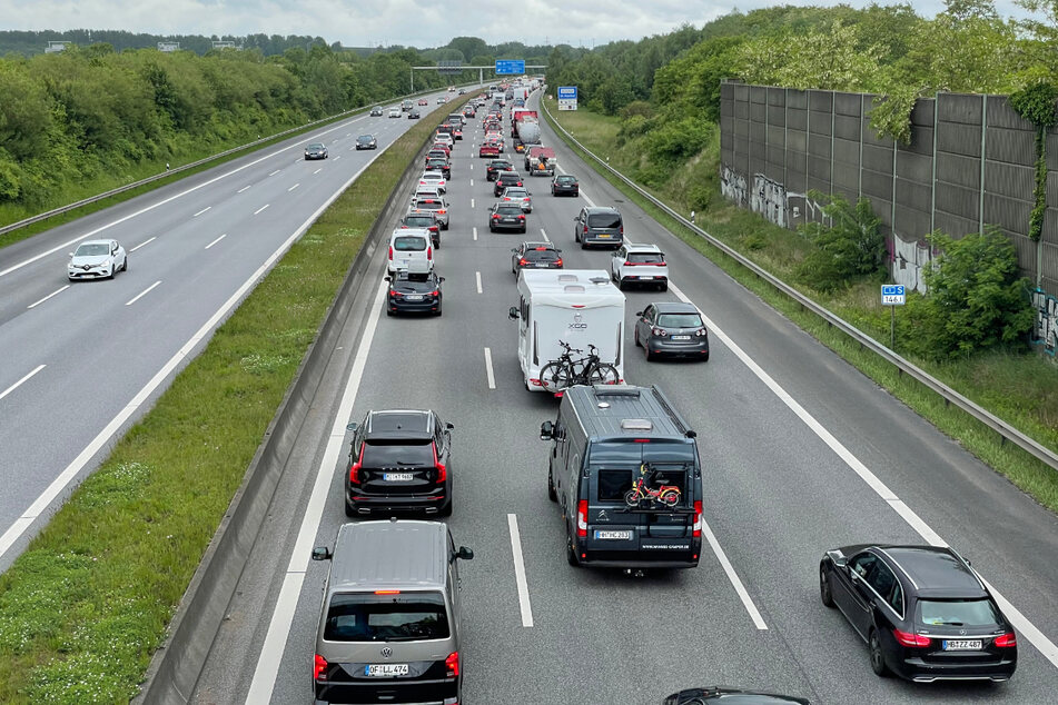 Rückreiseverkehr sorgt für Chaos auf Autobahnen im Norden!