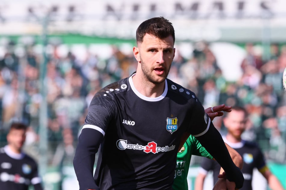 Dejan Bozic (32) ärgert sich über die vertanen Chancen. (Archivfoto)