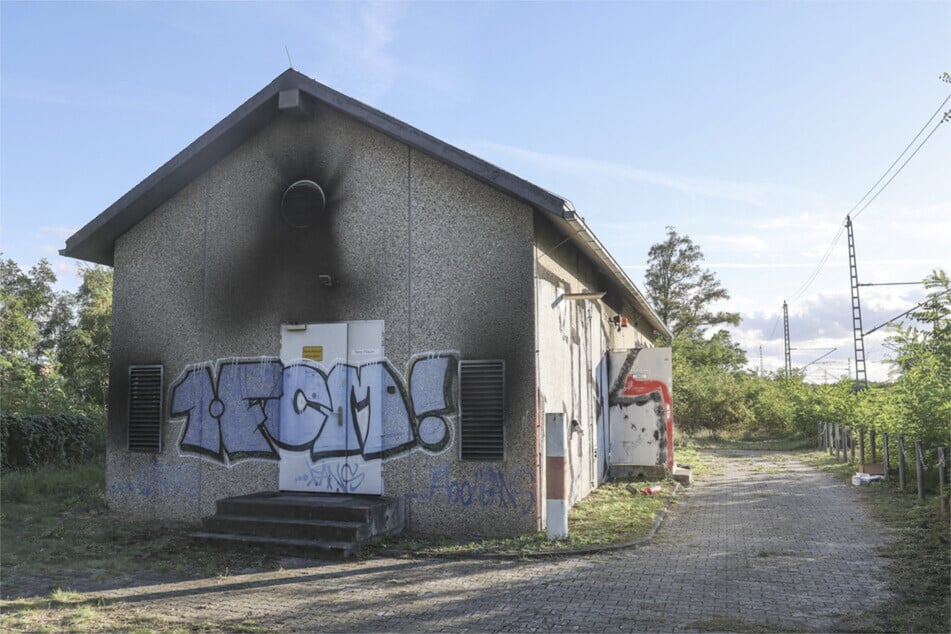 Das Stellwerk wurde im September 2025 bei einem Brand vollständig zerstört.