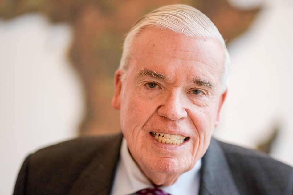 Linksextremisten mobilisieren gewaltsam gegen ein neues städtisches Projekt und den Hamburger Milliardär Klaus-Michael Kühne (88).
