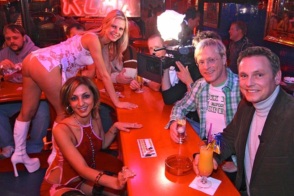 Auch Ex-MDR-Moderator Axel Bulthaupt (r.) amüsierte sich bei Wolle Förster (2.v.r.).