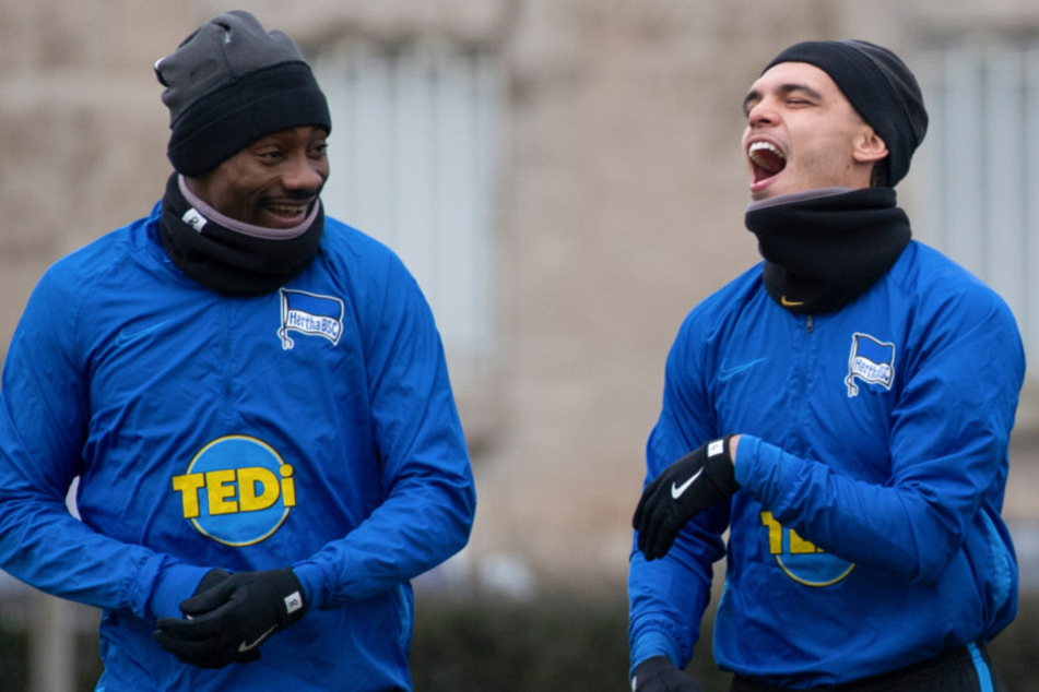 Salomon Kalou und Karim Rekik auf dem Weg zum Training.