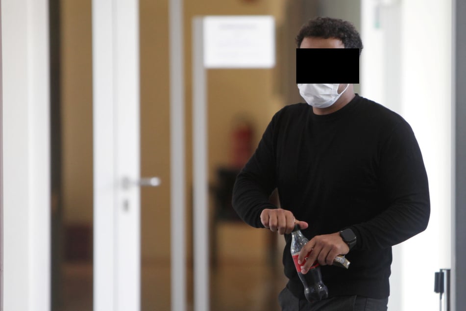 Ahmed A. (27) ist gesundheitlich schwer angeschlagen, muss aber derzeit gleich bei zwei Gerichten auf der Anklagebank sitzen.