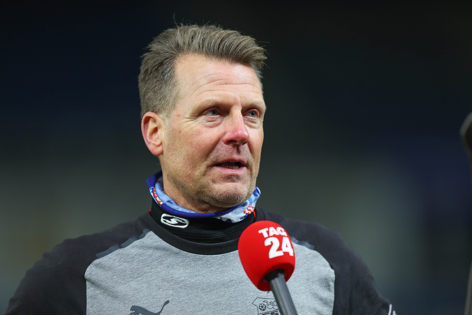 FSV-Trainer Rico Schmitt (55) war nach dem Sieg gegen Hansa Rostock II. überglücklich.