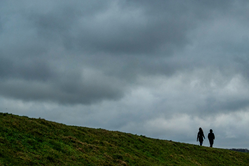 Das Wochenende in Hamburg und Schleswig-Holstein wird ungemütlich mit Regen und Wind. (Symbolfoto)