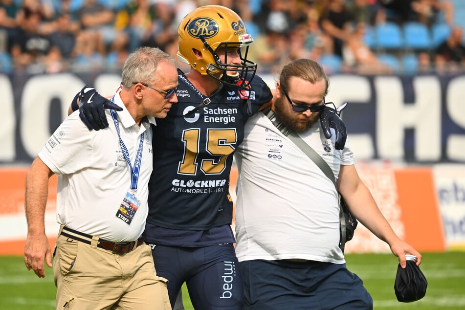 Anthony Tittel (M.) war einer von drei Monarchs-Spielern, der gegen Ravensburg verletzt vom Feld musste.
