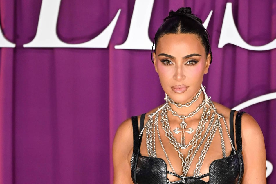 Kim Kardashian transforms into a showgirl on the set of new Netflix movie