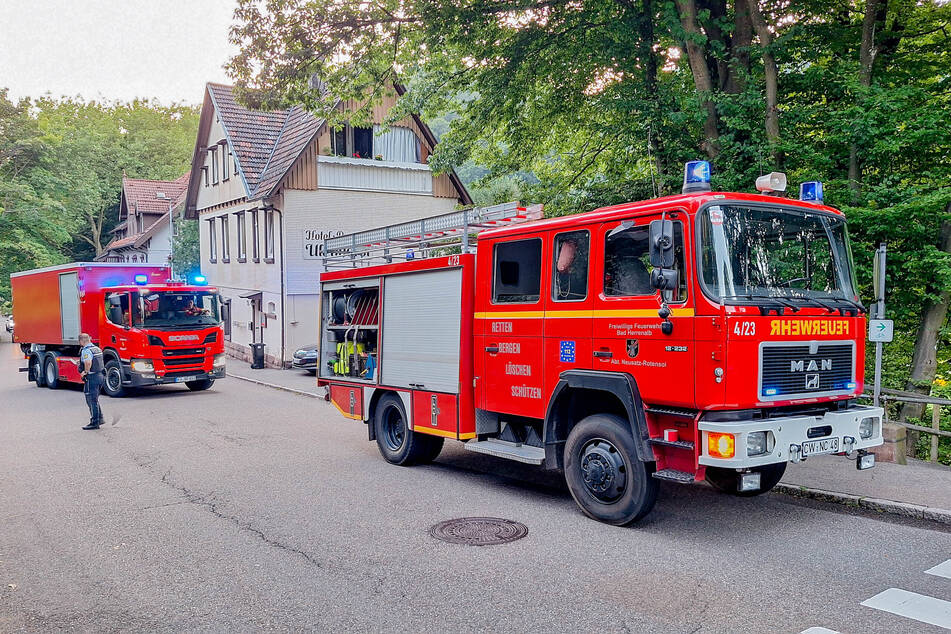 Mehrere Feuerwehren waren mit insgesamt vier Einsatzfahrzeugen vor Ort.