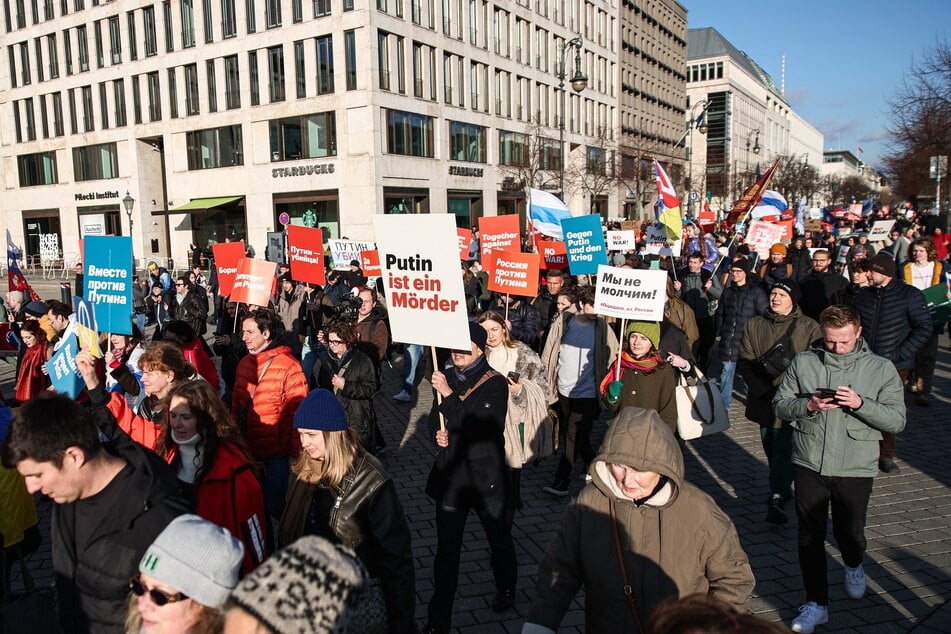 Zu der Demonstration in Berlin kamen auch viel russische Oppositionelle im Exil.