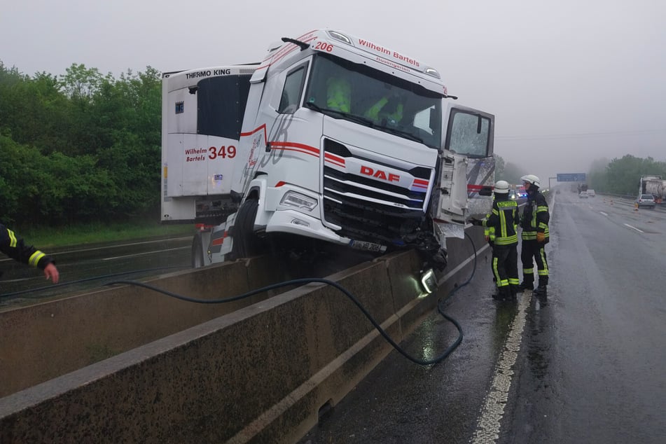 Unfall A3: Lkw verliert Kontrolle auf A3: Bergung dauert bis in den Abend