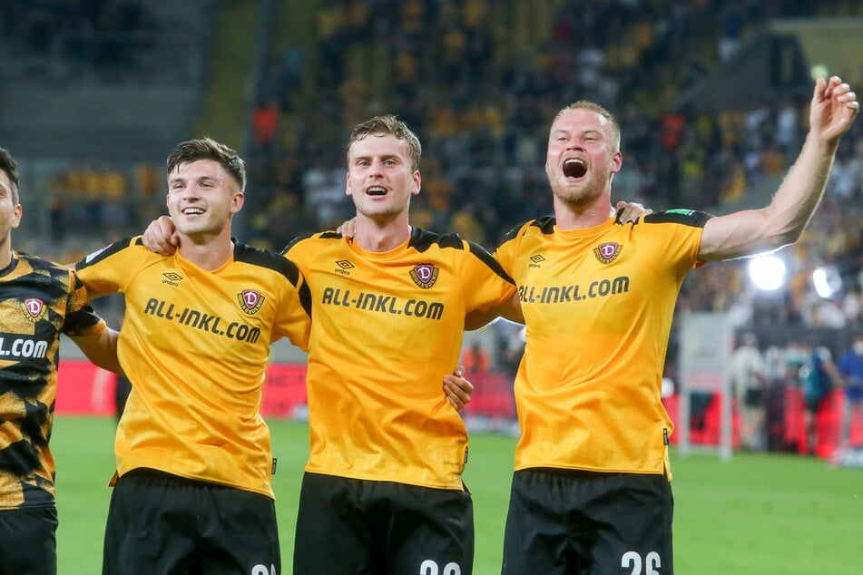 Christoph Daferner (M.) traf schon beim letzten Heimspiel der SGD gegen Hannover - kann er dieses Kunststück heute wiederholen?