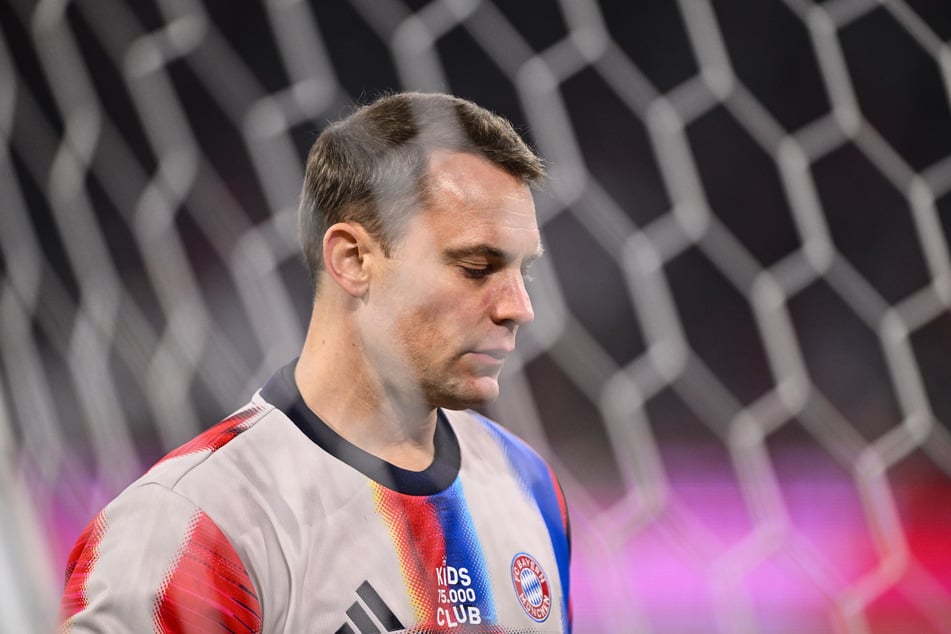 Bayern-Torwart Manuel Neuer (39) hat sich an der Wade verletzt.