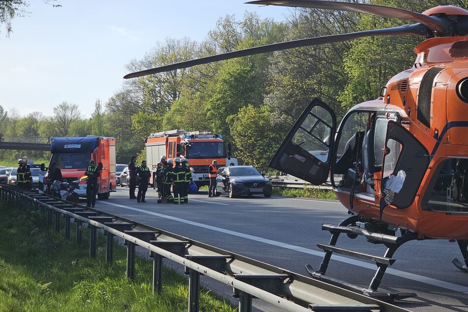 Am Donnerstagabend krachte auf der A24 eine Motorradfahrerin in ein Auto.