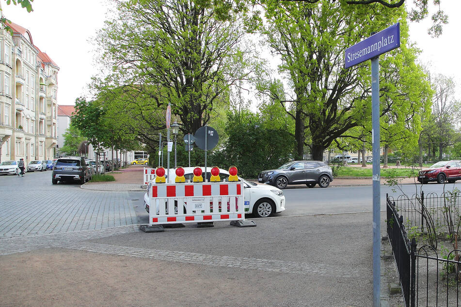 Das Pflaster am Stresemannplatz wird in den nächsten Monaten durch Asphalt ersetzt.