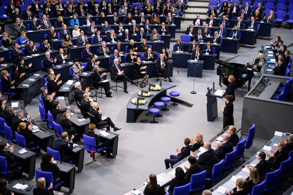 Gedachten heute der Opfer des Holocaust: die Parlamentarier im Deutschen Bundestag.