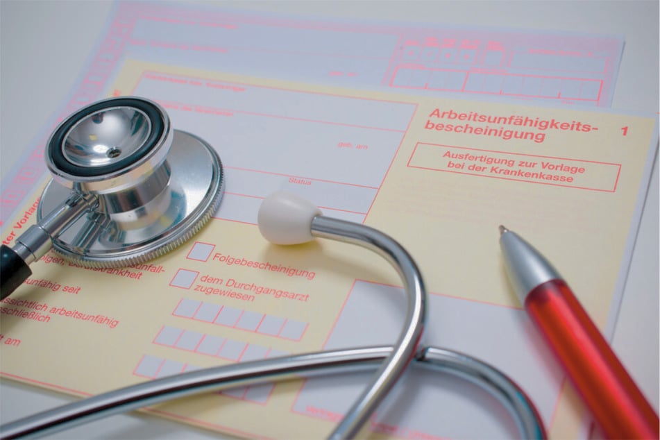 Krankenstand sinkt: Warum die AOK PLUS trotzdem warnt