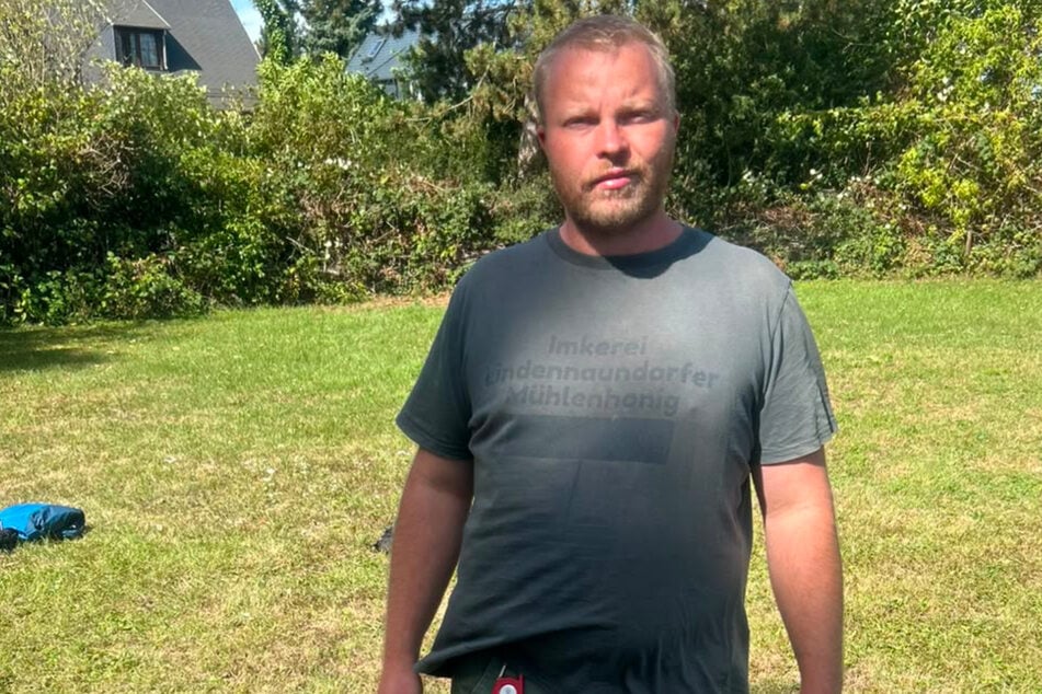Suchte erfolgreich mithilfe von Dochttöpfen nach dem Nest der ersten Asiatischen Hornissen in Sachsen: Imker Philipp Schwertfeger (30).