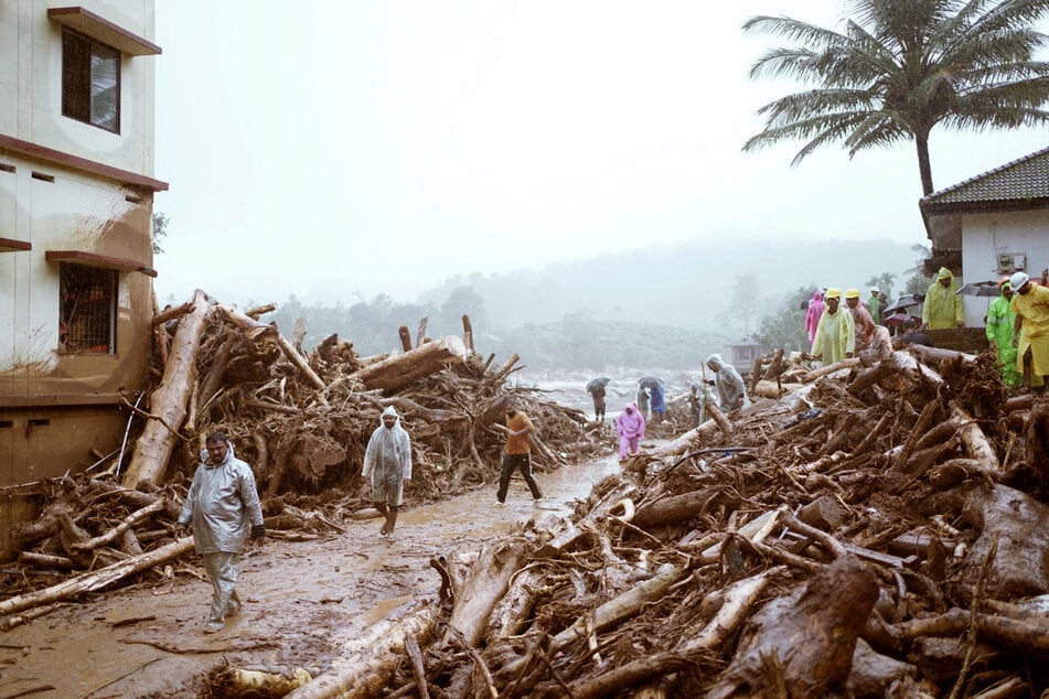 India landslides: Dozens dead and hundreds rescued in major climate disaster