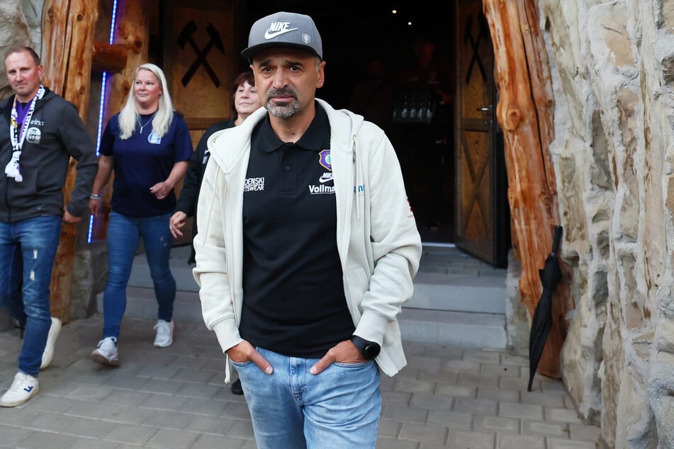 Aue-Cheftrainer Khvicha Shubitidze lässt sich (noch) nicht von den Punkteabständen.