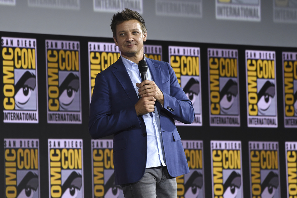Jeremy Renner spielte bereits in vielen Filmen mit, am bekanntesten dürfte vielen aber seine Darbietung als Marvel-Held "Hawkeye" sein.