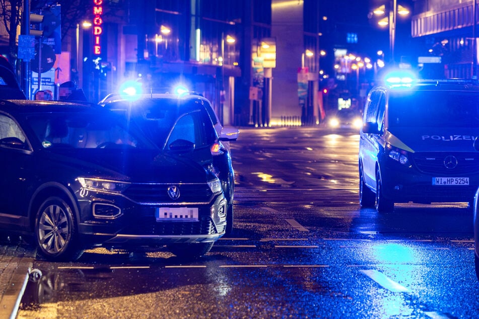 Der schwere Crash ereignete sich in der Nacht zu Samstag an der Kreuzung Kaiserstraße/Neue Mainzer Straße.