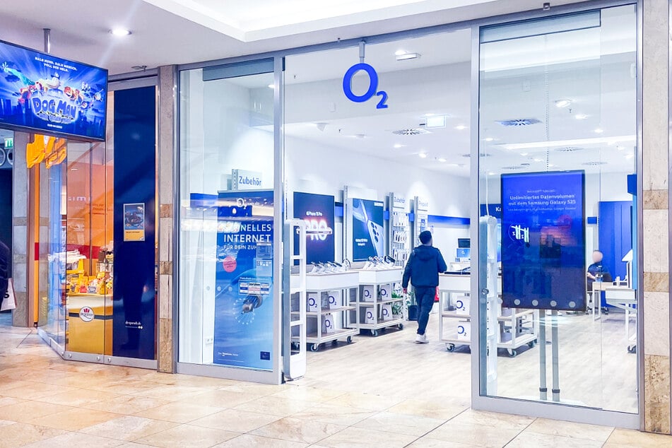 Das iPhone 16 Pro Max zusammen mit der Watch S10 LTE 46 exklusiv für einmalig nur 1 Euro bei o2.