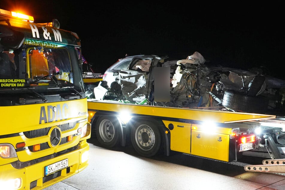 Vom Auto der Familie war nur ein Haufen Blech übrig geblieben.