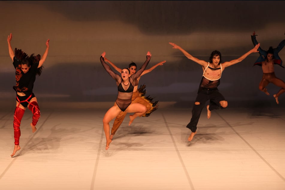 Mit der Tanzperformance "The Birds" der griechischen Choreografin Lenio Kaklea startet Hellerau am Donnerstag in die Spielzeit.