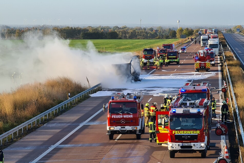 Auf der A9 brannte am Samstagmorgen ein Gefahrgut-Transporter.