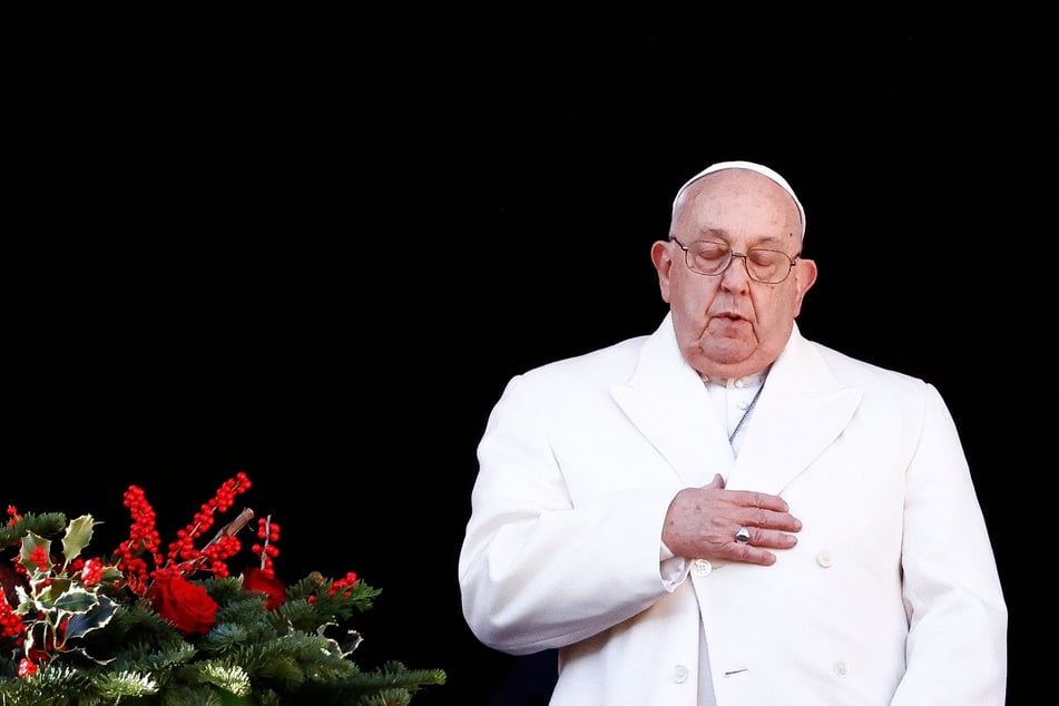 Pope calls for "arms to be silenced" in somber Christmas address