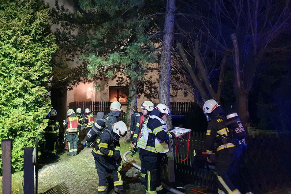 39 Einsatzkräfte der Feuerwehr waren am gestrigen Montagabend in der Rudolf-Renner-Straße vor Ort.