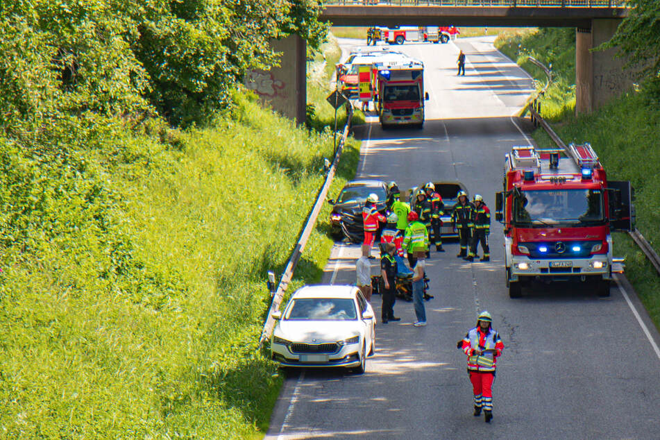 Verletzte nach Auffahrunfall auf der B201: Hubschrauber im Einsatz