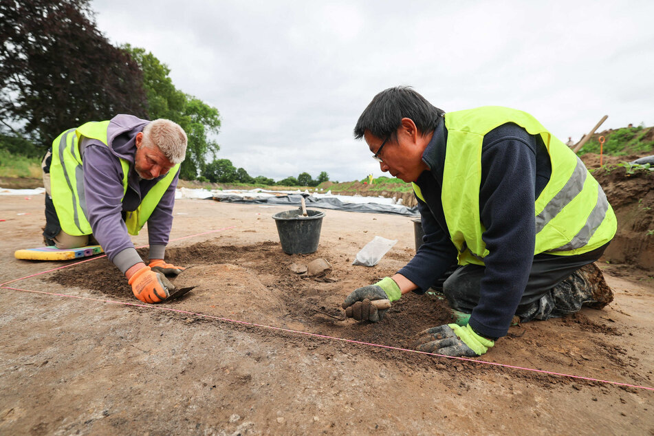 Mehr als 2000 Jahre alt! Archäologen machen riesigen Fund an der Autobahn