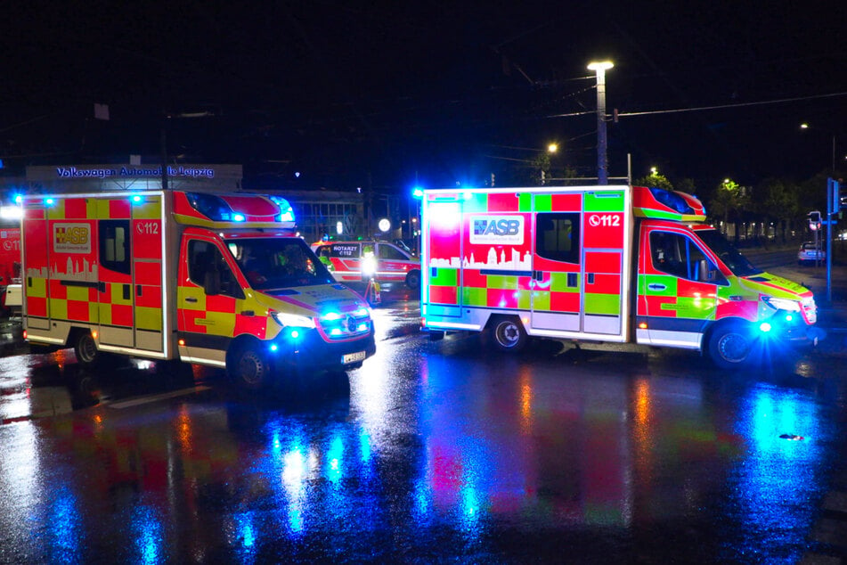 Mehrere Fahrzeuge des Rettungsdienstes und auch die Feuerwehr waren im Einsatz.